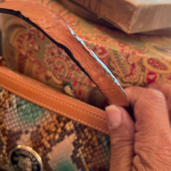Dooney &Bourke wristlet pre owned has some flaws that are showed in pictures. - Picture 4 of 13